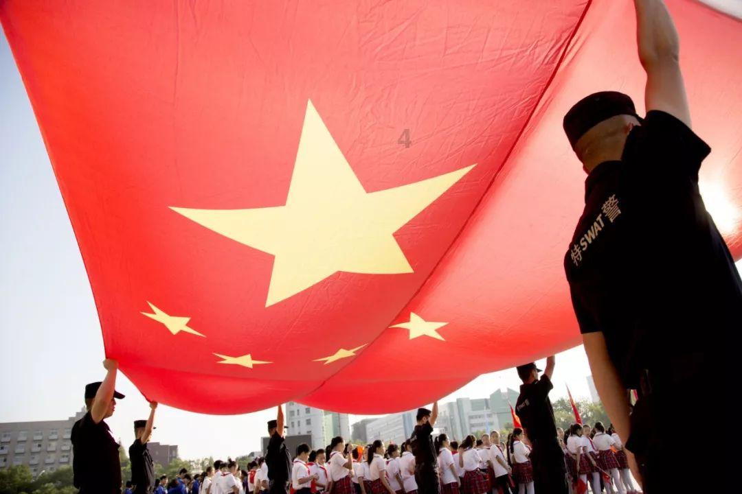 梦到老公送了我一双绿鞋衣服旧的发现是别的女人的啥意思